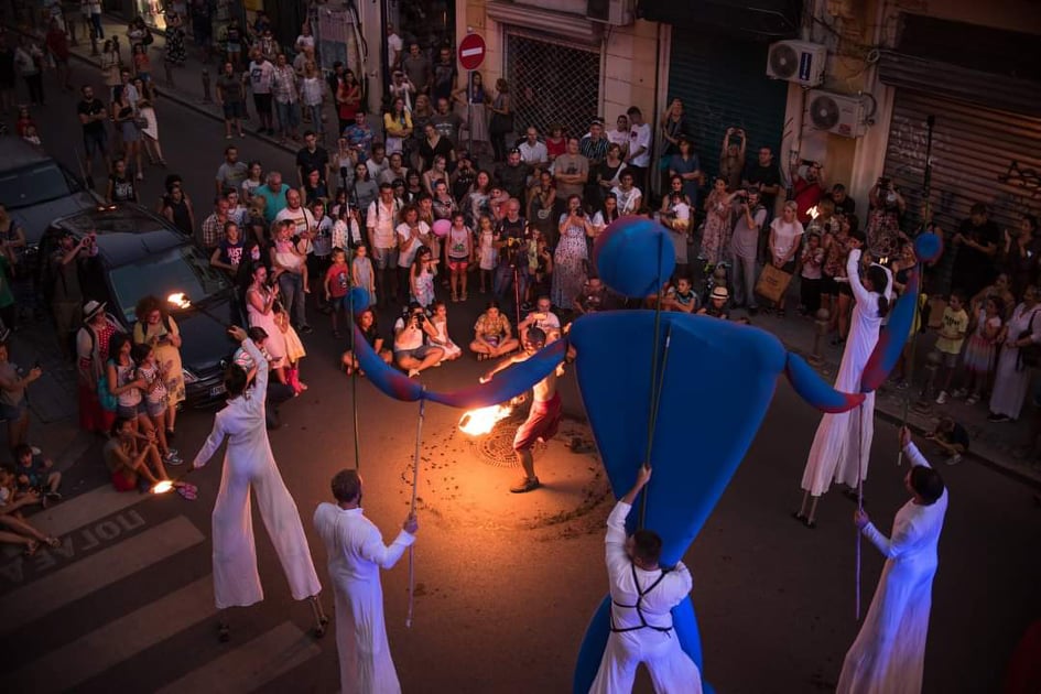 crowds at a street show