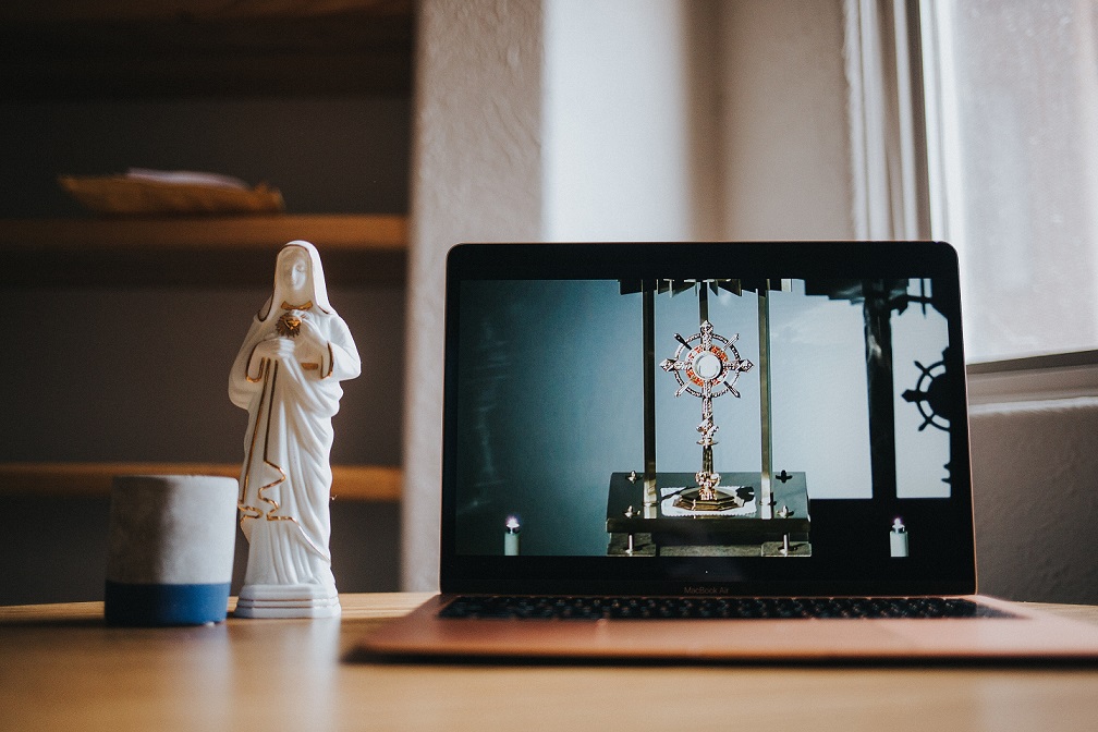connecting-with-saints-through-apps